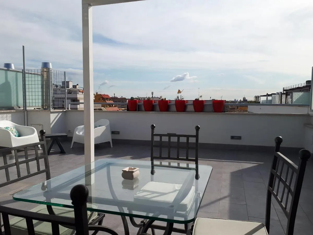 Penthouse 41 In Trastevere With Big Terrace Roma Apartamento